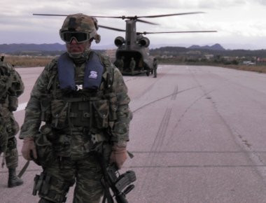 Αμφίβιοι καταδρομείς: Ειδικότητά τους η υπεράσπιση του Αρχιπελάγους (βίντεο)